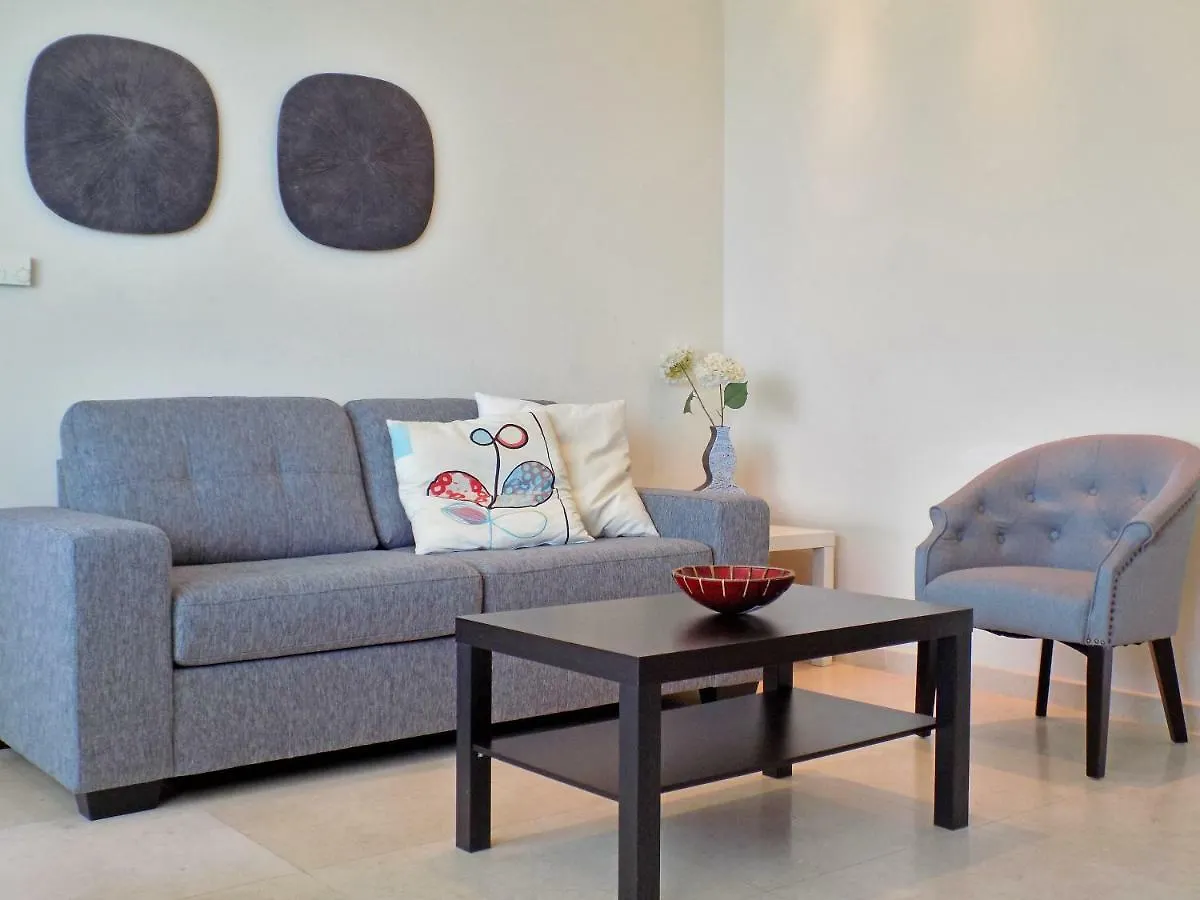 2B Seafront Boutique Apartment Finikoudes Beach Larnaca