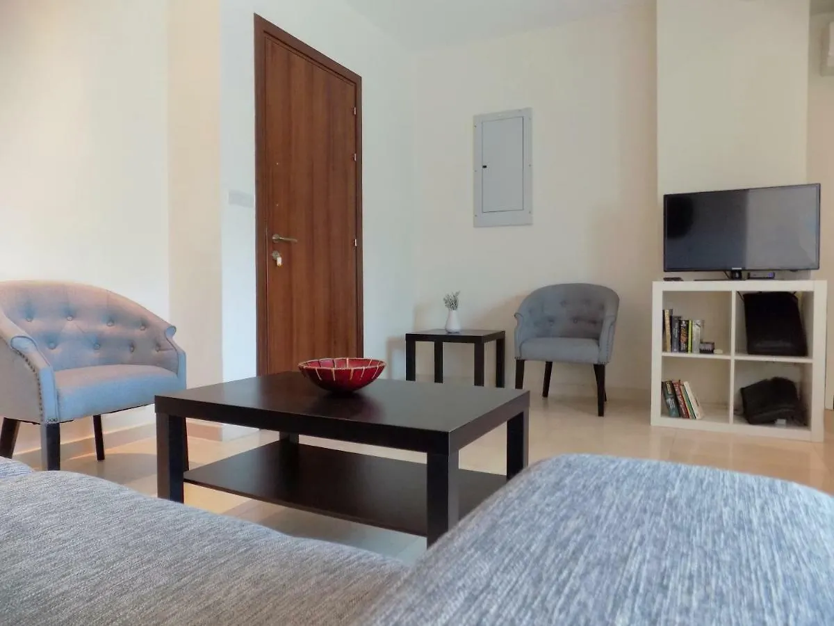 2B Seafront Boutique Apartment Finikoudes Beach Larnaca