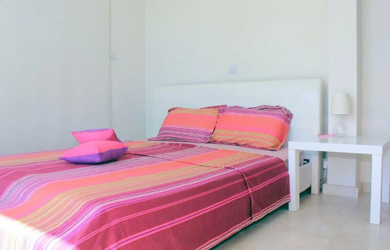 2B Seafront Boutique Apartment Finikoudes Beach Larnaca 0*,  Kıbrıs