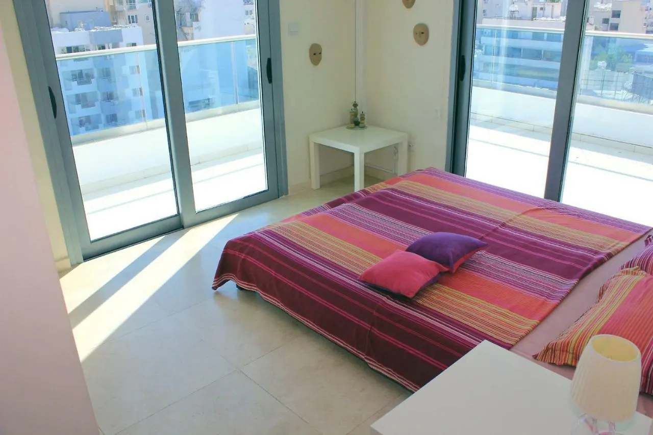 2B Seafront Boutique Apartment Finikoudes Beach Larnaca Kıbrıs