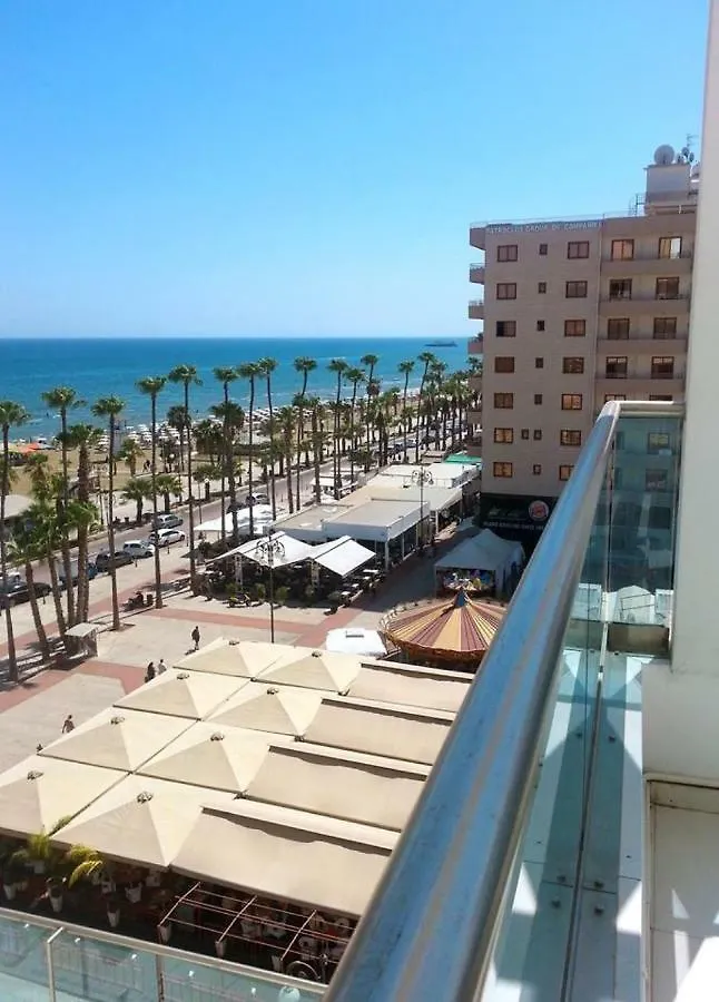 2B Seafront Boutique Apartment Finikoudes Beach Larnaca